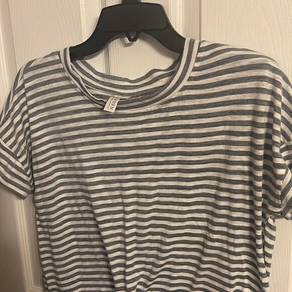 Hayden Top NWOT. Small - Picture 2 of 6